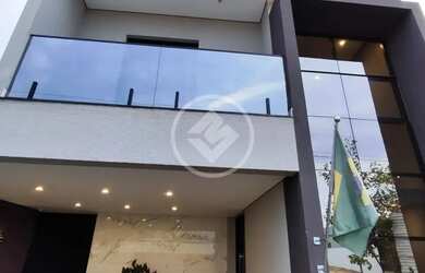 Imagem: A casa em condomínio possui 3 Dormitórios, 3 Banheiros, 2