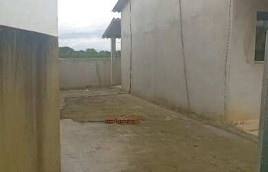 Imagem: A casa possui 2 Dormitórios, 1 Banheiro, 2 Vagas na garagem