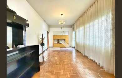 Imagem: A casa possui 3 Dormitórios, 2 Banheiros, 1 Vaga na garagem