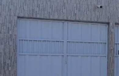 Imagem: A casa possui 4 Dormitórios, 2 Banheiros, 1 Vaga na garagem