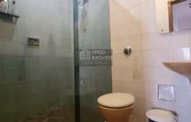 Imagem: A casa possui 3 Dormitórios, 2 Banheiros, 1 Vaga na garagem