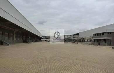 Imagem: O depósito possui 5 Vagas na garagem e 4890m² de Área e está