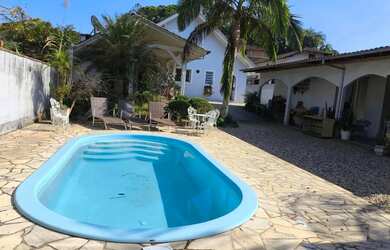 Imagem 1: Casa com 210 m² em localização privilegiada com área de festas e piscina