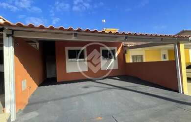 Imagem: A casa possui 2 Dormitórios, 2 Banheiros, 2 Vagas na garagem