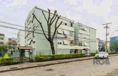 Imagem: O apartamento possui 3 Dormitórios, 1 Banheiro, 1 Vaga na garagem