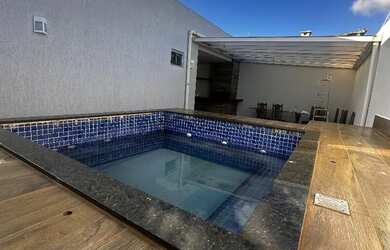 Imagem: A casa em condomínio possui 3 Dormitórios, 3 Banheiros, 4