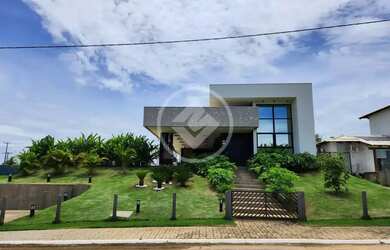 Imagem: A casa em condomínio possui 5 Dormitórios, 2 Banheiros, 3