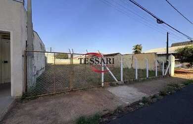 Imagem: O terreno possui 695m² de Área e está localizado em Vila