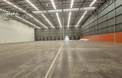 Imagem: O depósito possui 5 Vagas na garagem, 3.134m² de Área e