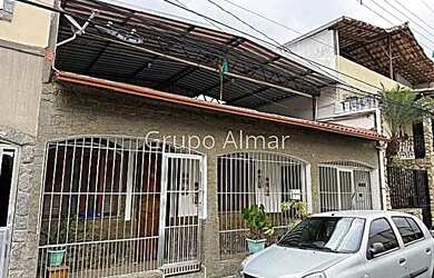 Imagem: A casa possui 3 Dormitórios, 3 Banheiros, 1 Vaga na garagem