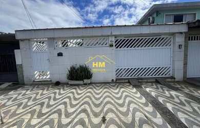 Imagem: A casa possui 5 Dormitórios, 3 Banheiros, 3 Vagas na garagem