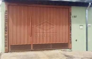 Imagem: A casa à venda possui 2 Dormitórios, 1 Banheiro, 2 Vagas na