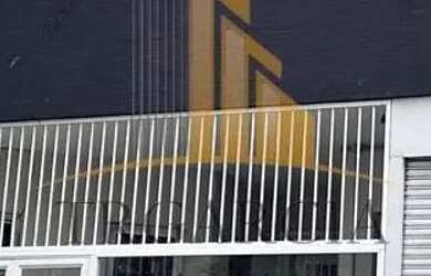 Imagem: O depósito possui 5 Vagas na garagem e 560m² de Área e está