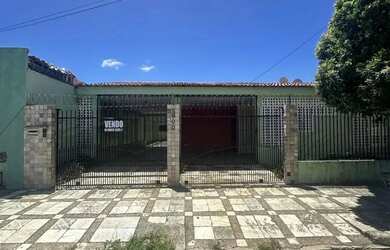 Imagem: A casa possui 3 Dormitórios, 4 Banheiros, 4 Vagas na garagem