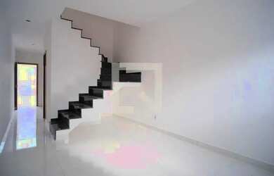 Imagem: A casa possui 2 Dormitórios, 3 Banheiros, 2 Vagas na garagem