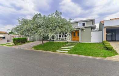 Imagem: A casa em condomínio possui 4 Dormitórios, 5 Banheiros, 4