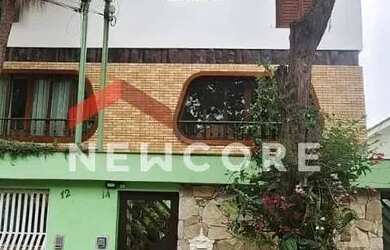 Imagem: A casa possui 4 Dormitórios, 5 Banheiros, 3 Vagas na garagem