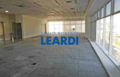 Imagem: O depósito possui 5 Vagas na garagem, 158m² de Área e está