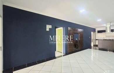 Imagem: A casa possui 2 Dormitórios, 2 Banheiros, 3 Vagas na garagem