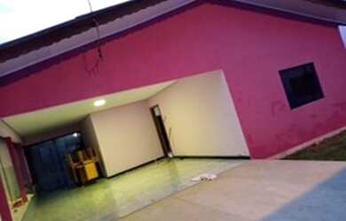 Imagem: A casa possui 2 Dormitórios, 1 Banheiro, 2 Vagas na garagem