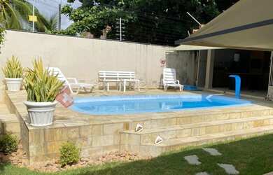 Imagem: A casa possui 3 Dormitórios, 4 Banheiros, 3 Vagas na garagem