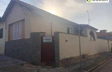 Imagem: A casa possui 2 Dormitórios, 2 Banheiros, 1 Vaga na garagem