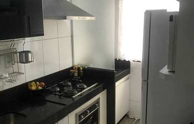 Imagem: O apartamento possui 2 Dormitórios, 1 Banheiro, 1 Vaga na garagem