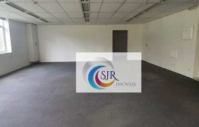 Imagem: O depósito possui 5 Vagas na garagem, 360m² de Área e está