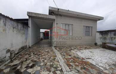 Imagem: A casa possui 2 Dormitórios, 1 Banheiro, 3 Vagas na garagem