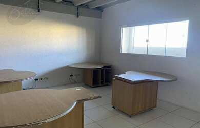 Imagem: O depósito possui 4 Vagas na garagem, 380m² de Área e está