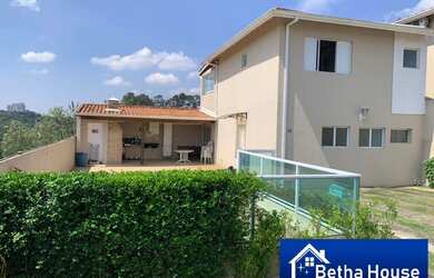 Imagem: A casa possui 3 Dormitórios, 1 Banheiro, 1 Vaga na garagem