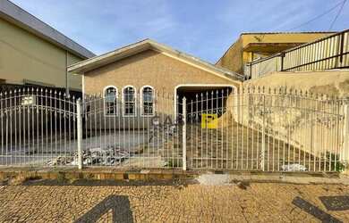 Imagem: O depósito possui 3 Vagas na garagem, 127m² de Área e está