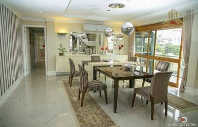 Imagem: O apartamento na cobertura possui 4 Dormitórios, 5 Banheiros