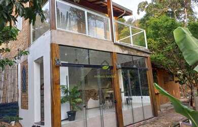 Imagem: A casa possui 3 Dormitórios, 2 Banheiros, 300m² de Área e