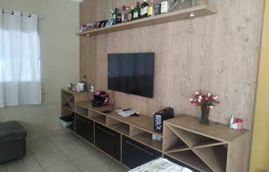 Imagem: A casa possui 2 Dormitórios, 2 Banheiros, 1 Vaga na garagem