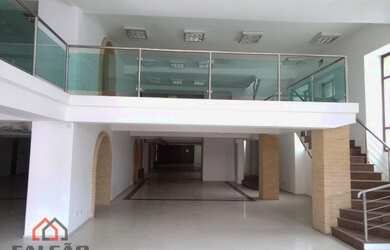 Imagem: O depósito possui 5 Vagas na garagem, 3.000m² de Área e