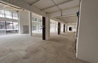 Imagem: O depósito possui 5 Vagas na garagem, 602m² de Área e está