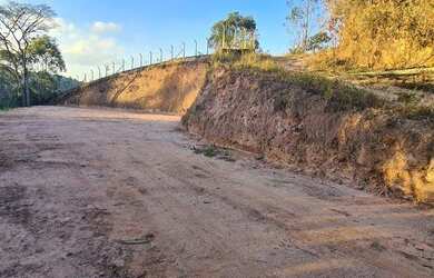 Imagem: O terreno possui 1.300m² de Área e está localizado em Terra