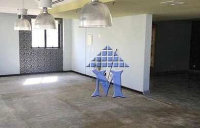 Imagem: O depósito possui 4 Vagas na garagem, 500m² de Área e está