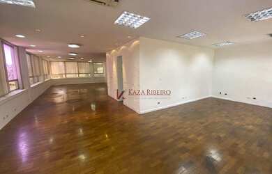 Imagem: O depósito possui 2 Vagas na garagem, 120m² de Área e está