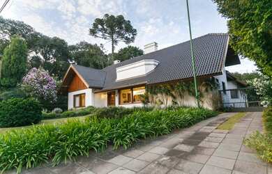 Imagem: A casa em condomínio possui 5 Dormitórios, 5 Banheiros, 4