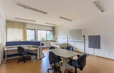 Imagem: O depósito possui 2 Vagas na garagem, 116m² de Área e está