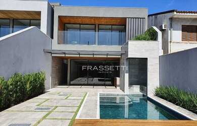 Imagem: A casa em condomínio possui 5 Dormitórios, 5 Banheiros, 2