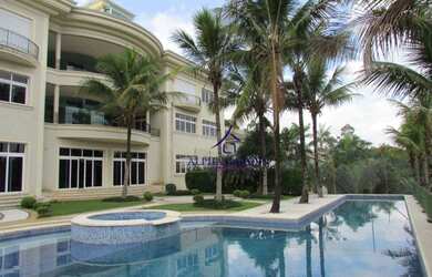 Imagem: A casa em condomínio possui 5 Dormitórios, 5 Banheiros, 5