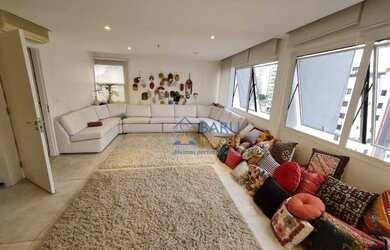 Imagem: O depósito possui 3 Vagas na garagem, 54m² de Área e está