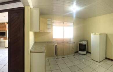 Imagem: A casa possui 3 Dormitórios, 2 Banheiros, 2 Vagas na garagem