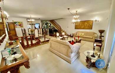 Imagem: O depósito possui 5 Vagas na garagem e 450m² de Área e está