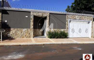 Imagem: A casa possui 3 Dormitórios, 1 Banheiro, 3 Vagas na garagem