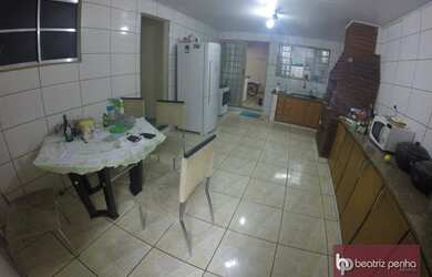 Imagem: A casa à venda possui 3 Dormitórios, 2 Banheiros, 2 Vagas