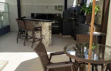 Imagem: O apartamento possui 3 Dormitórios, 2 Banheiros, 2 Vagas na